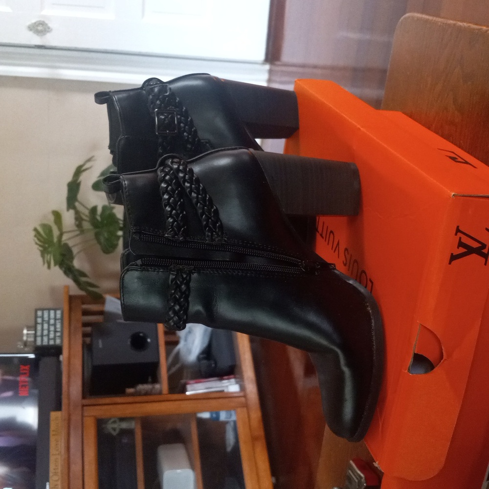 Boots - Picture 3 of 4